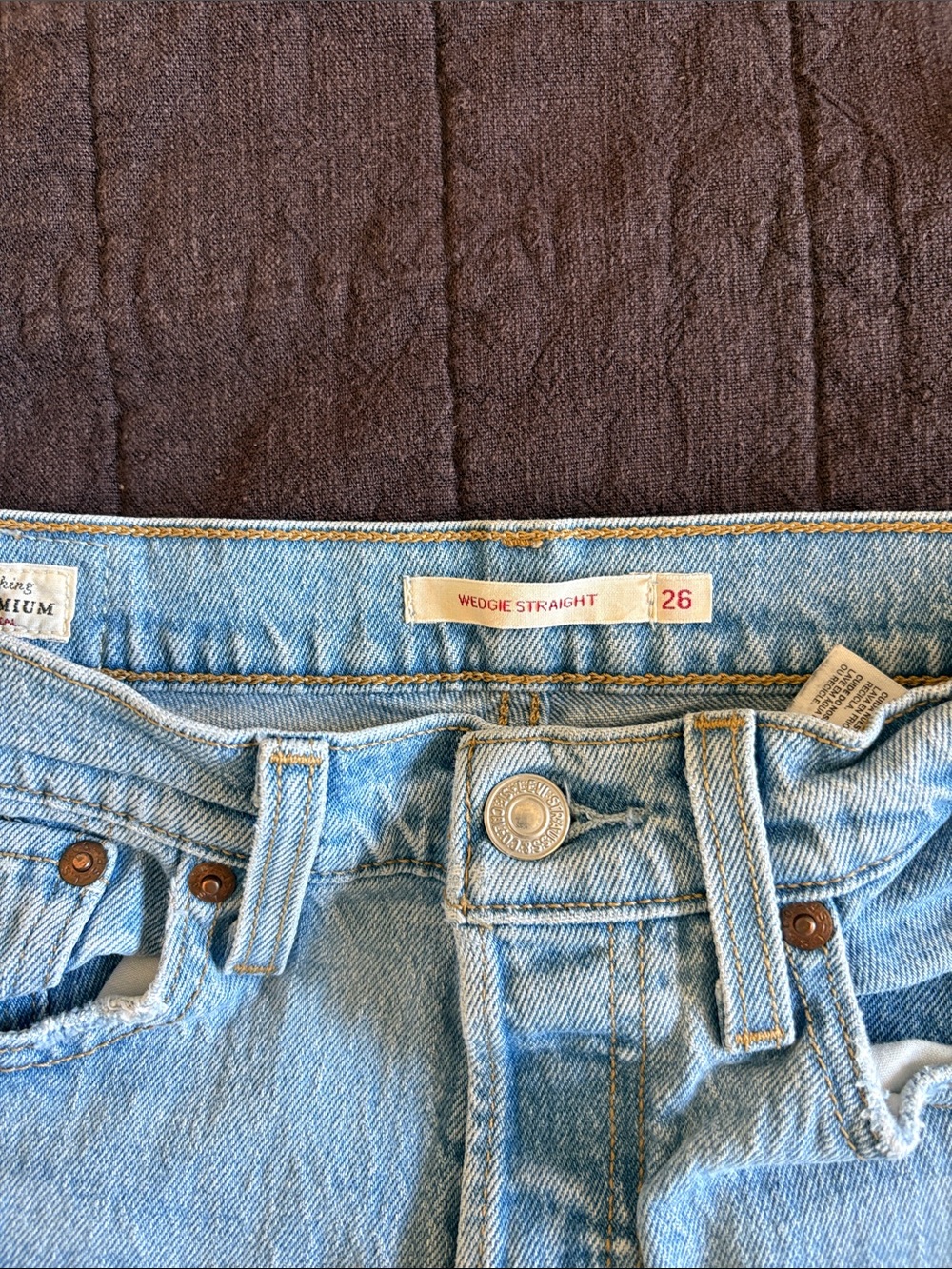 Levi Wedgie Straight Buttonfly lightwash jeans - Picture 2 of 10